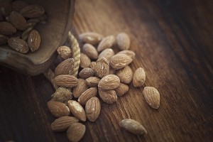 almonds-1266908_640