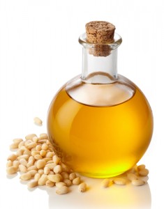 pine-nuts-oil4039