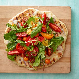 Grilled-caprese-salad-pizza-recipe